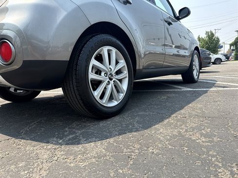 Used 2018 Kia Soul + FWD image 5