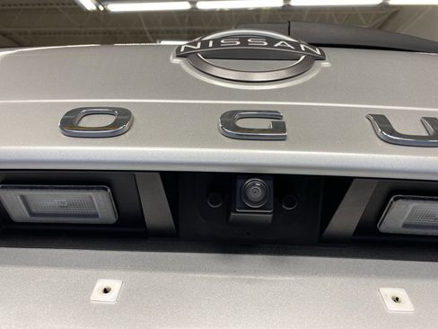 Used 2022 Nissan Rogue SV image 31