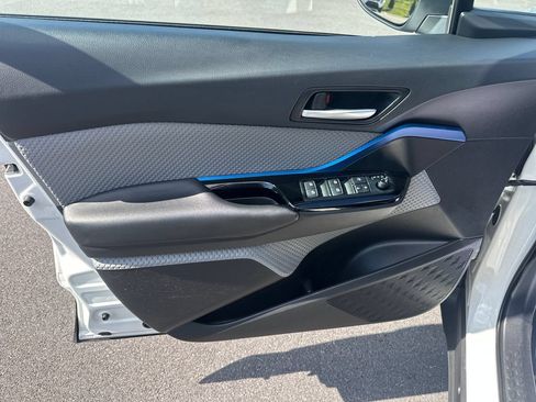 Used 2019 Toyota C-HR XLE FWD image 15
