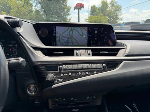 Used 2019 Lexus ES 350 w/ Premium Package FWD image 18