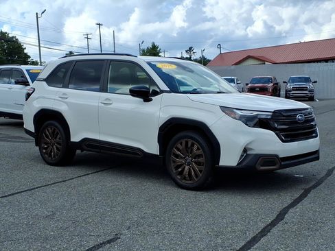 Used 2025 Subaru Forester Sport AWD/4WD image 3