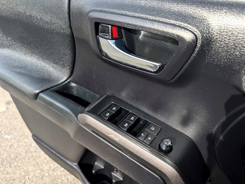 Used 2021 Toyota Tacoma TRD Off-Road image 17