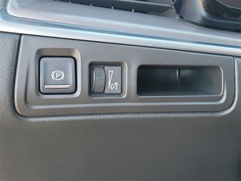 Used 2018 Cadillac XT5 Premium Luxury image 17