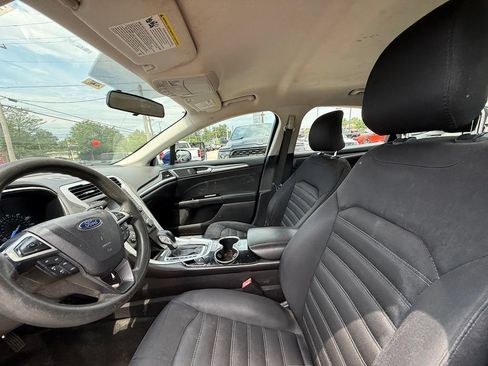 Used 2016 Ford Fusion SE FWD image 12