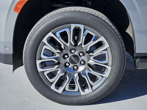 Used 2023 GMC Yukon XL Denali Ultimate image 13