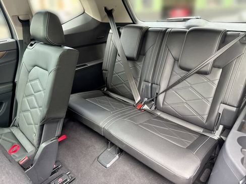 Certified 2025 Volkswagen Atlas SE FWD image 26