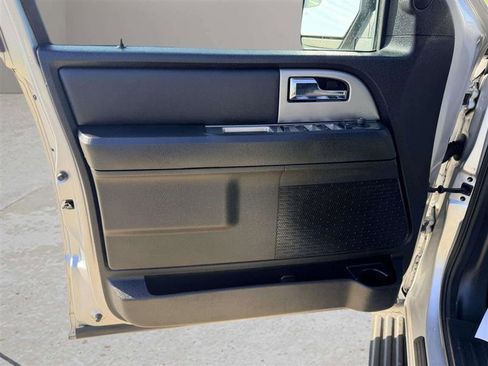 Used 2017 Ford Expedition XLT image 20