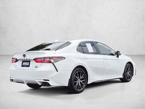 Used 2022 Toyota Camry SE FWD image 5