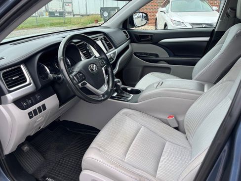 Used 2019 Toyota Highlander Plus AWD/4WD image 13