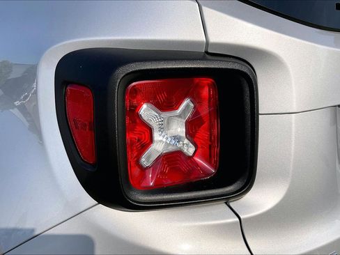 Used 2019 Jeep Renegade Sport w/ Sport Appearance Group AWD/4WD image 30