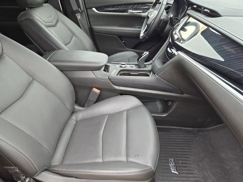 Used 2024 Cadillac XT6 Premium Luxury w/ LPO, Floor Liner Package AWD/4WD image 9