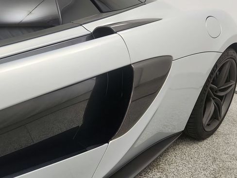 Used 2019 McLaren 570S Spider RWD image 17