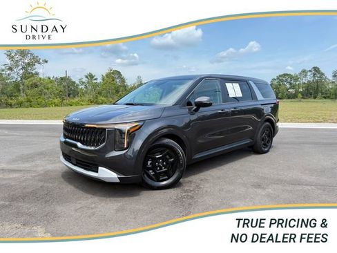 Used 2025 Kia Carnival FWD image 1