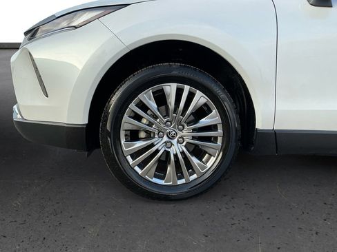 Used 2024 Toyota Venza Limited image 13