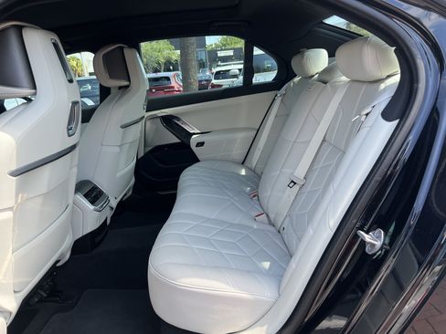 Used 2023 BMW 760i xDrive AWD/4WD image 31