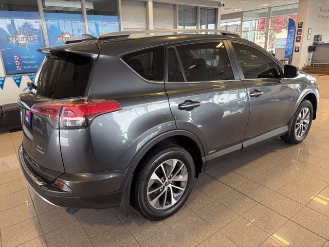 Used 2018 Toyota RAV4 XLE w/ Convenience Package AWD/4WD image 3
