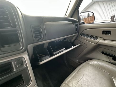 Used 2005 Chevrolet Tahoe LS w/ Preferred Equipment Group AWD/4WD image 23