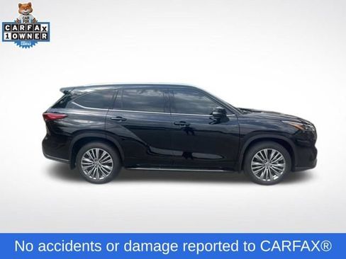 Used 2021 Toyota Highlander Platinum FWD image 2