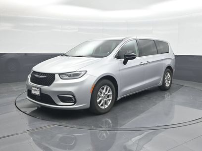 Used 2024 Chrysler Pacifica Touring-L