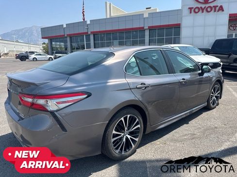 Used 2018 Toyota Camry SE FWD image 18
