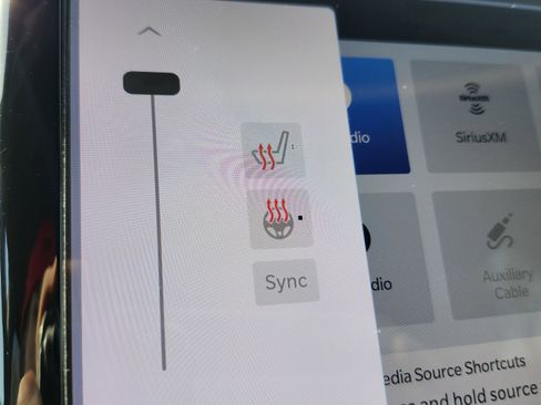 Used 2023 Chrysler Pacifica Touring-L image 7