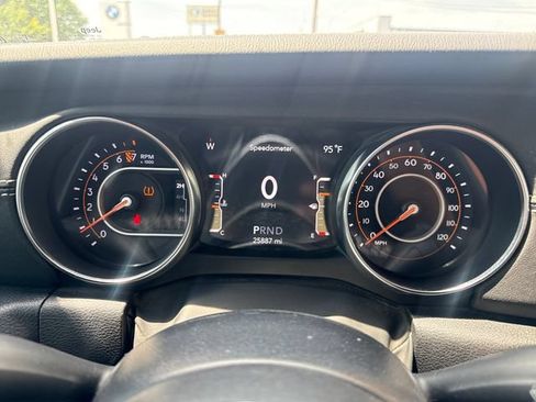 Used 2022 Jeep Wrangler Unlimited Sahara w/ LED Lighting Group AWD/4WD image 13