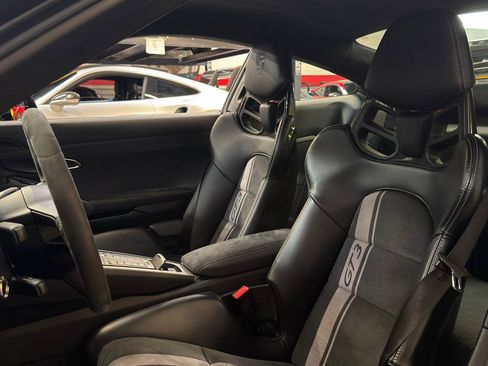 Used 2018 Porsche 911 GT3 RWD image 16