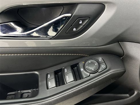 Used 2021 Chevrolet Traverse LT image 20