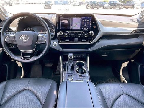 Used 2021 Toyota Highlander Platinum AWD/4WD image 7