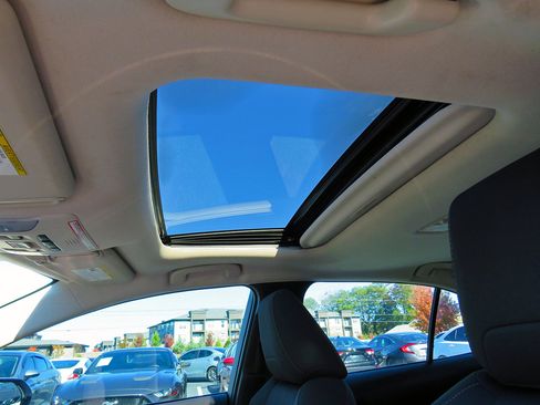 Used 2020 Toyota Corolla LE w/ LE Premium Package image 30