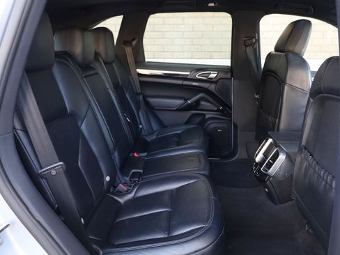 Used 2016 Porsche Cayenne AWD/4WD image 25