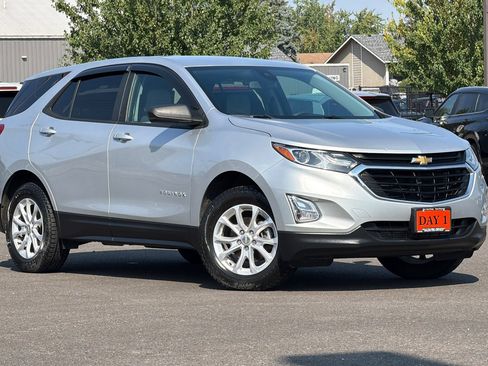 Used 2020 Chevrolet Equinox LS w/ LS Convenience Package AWD/4WD image 2
