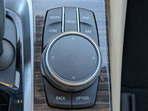 Used 2017 BMW 530i xDrive image 21