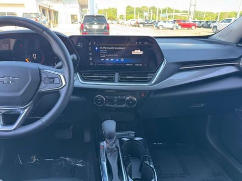 Certified 2024 Chevrolet Trax ACTIV w/ Driver Confidence Package FWD image 2