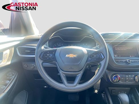 Used 2023 Chevrolet TrailBlazer LS image 27