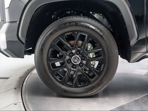 Used 2024 Toyota Tundra Limited AWD/4WD image 11