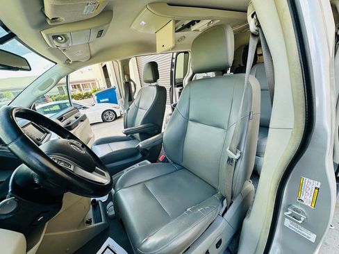 Used 2012 Volkswagen Routan SE image 15