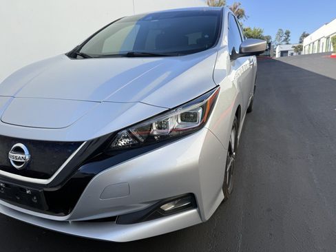 Used 2020 Nissan Leaf SV w/ SV Technology Package FWD image 5