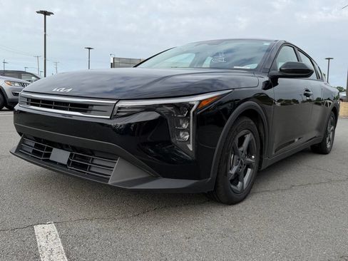 Certified 2025 Kia K4 FWD image 3