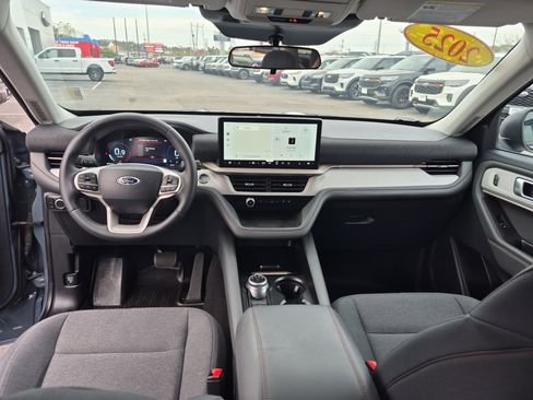 Used 2025 Ford Explorer Active image 17
