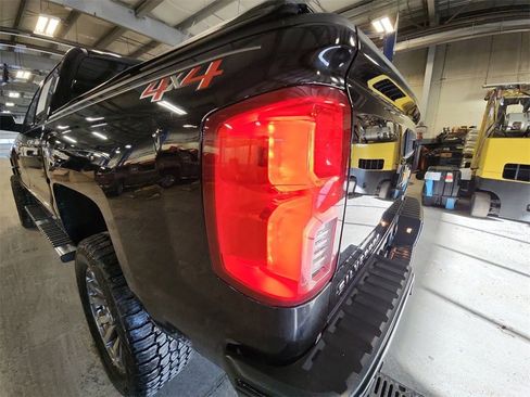 Used 2018 Chevrolet Silverado 1500 High Country image 30