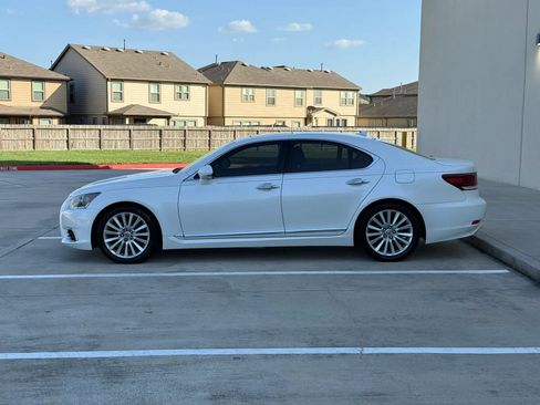 Used 2013 Lexus LS 460 w/ Comfort Pkg RWD image 4