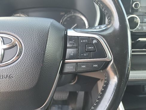 Used 2020 Toyota Highlander XLE AWD/4WD image 20