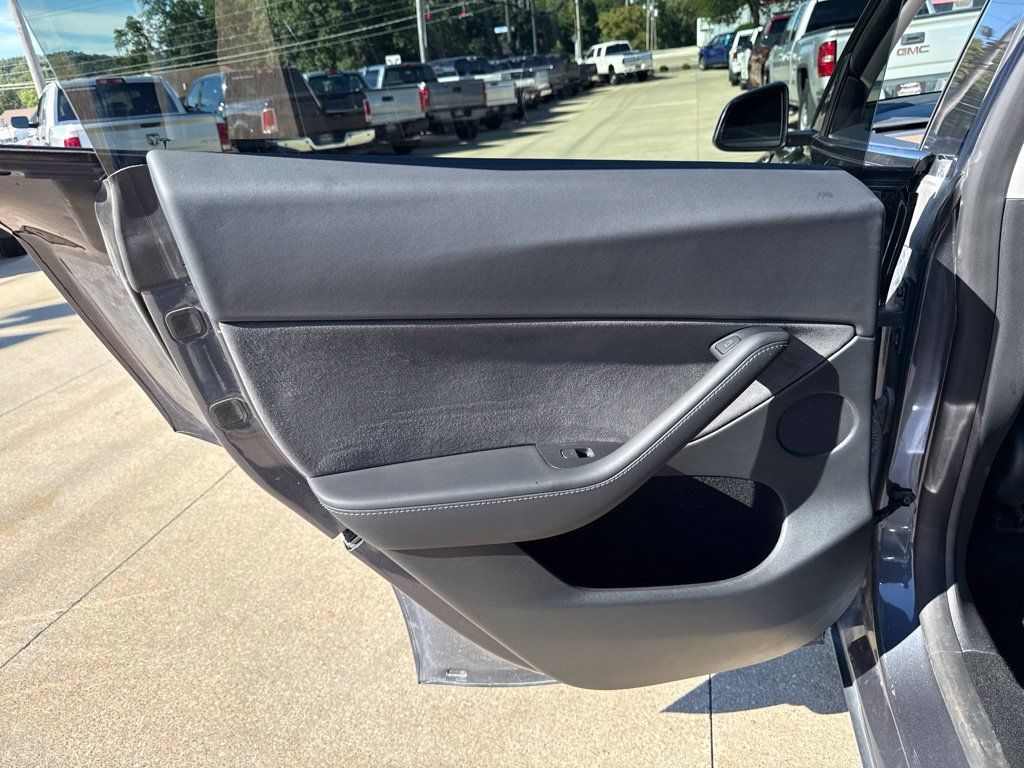 Used 2023 Tesla Model Y Long Range AWD/4WD image 41