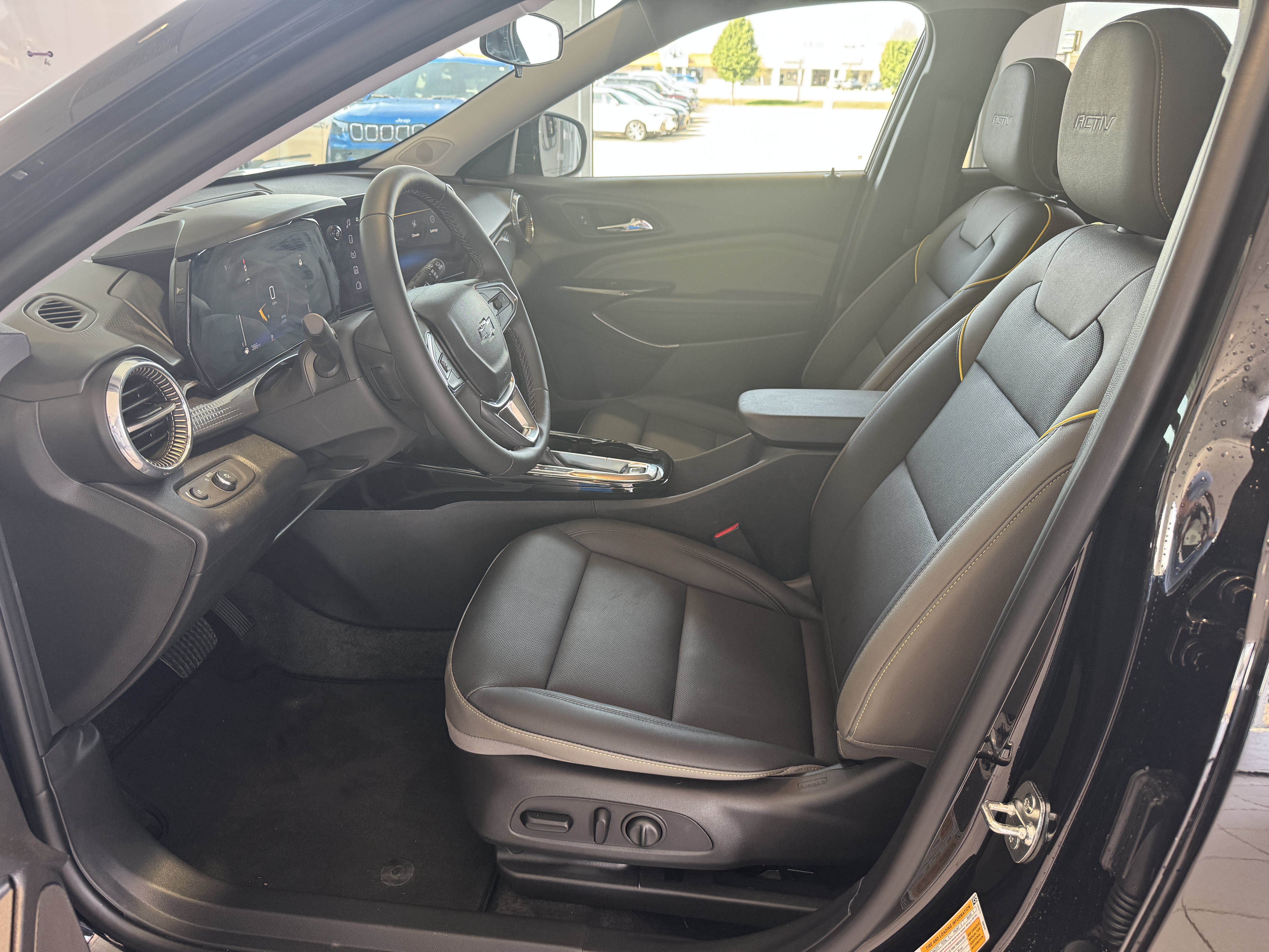 Used 2026 Chevrolet Trax ACTIV w/ Driver Confidence Package FWD image 2