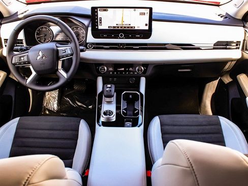 New 2025 Mitsubishi Outlander SE AWD/4WD image 37