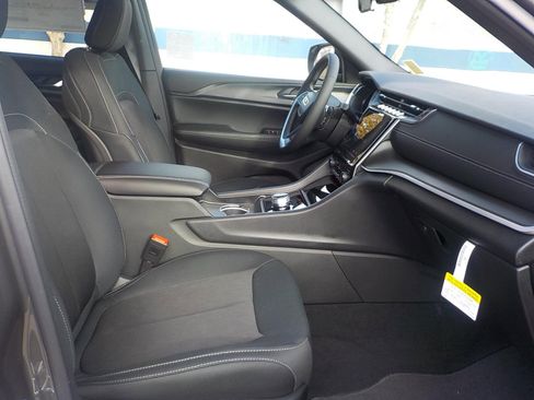 New 2025 Jeep Grand Cherokee 4WD image 14