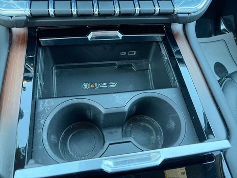 Certified 2025 GMC Yukon Denali image 17