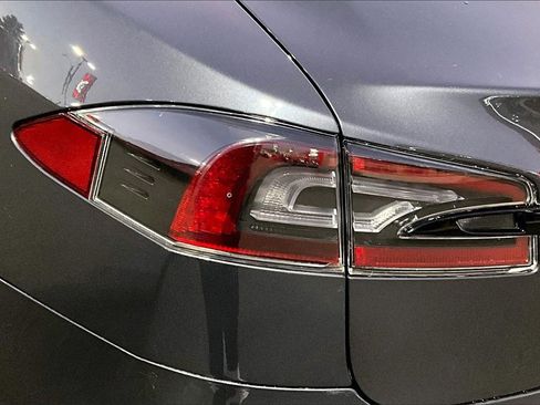 Used 2016 Tesla Model S 90D image 28