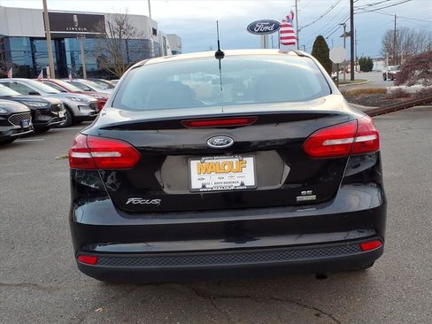 Used 2018 Ford Focus SE w/ SE Appearance Package image 5